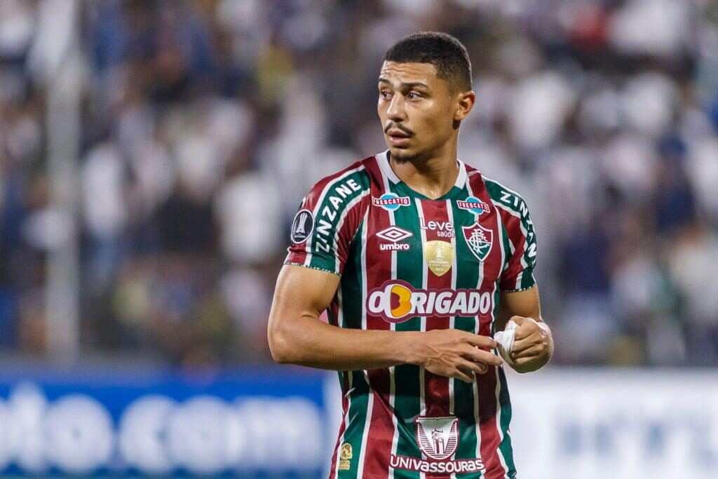 Andre của Fluminense đi bộ trên sân trong trận đấu tại Copa CONMEBOL Libertadores giữa Alianza Lima và Fluminense tại Estadio Alejandro Villanueva...