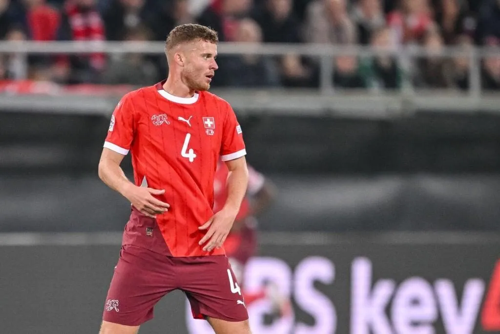 Nico Elvedi của Thụy Sĩ trong trận đấu của UEFA Nations League 2024/25 tại Kybunpark