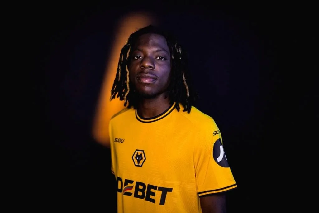 Wolverhampton Wanderers giới thiệu tân binh Bastien Meupiyou tại Molineux vào ngày 29 tháng 8 năm 2024 tại Wolverhampton, Anh.